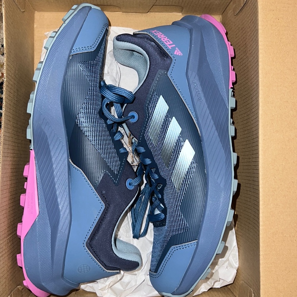 Brand New in Box Women’s Adidas Terrex Trailrider Size 9